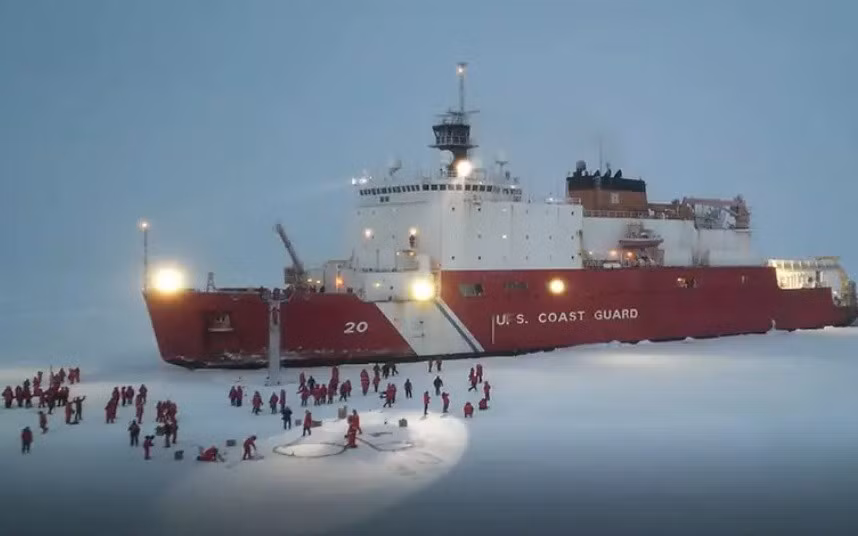 Tàu phá băng Healy của lực lượng Tuần duyên Mỹ.
