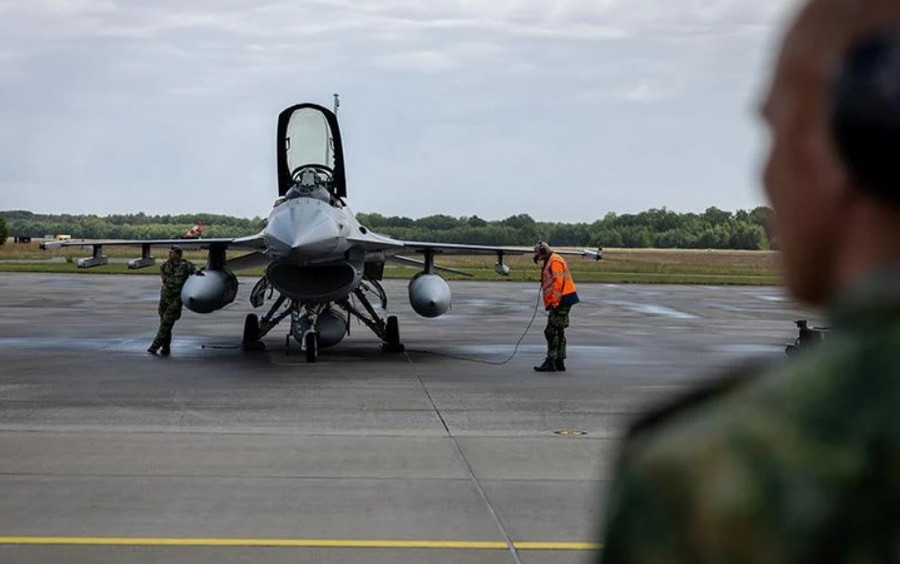 Tiêm kích F-16.