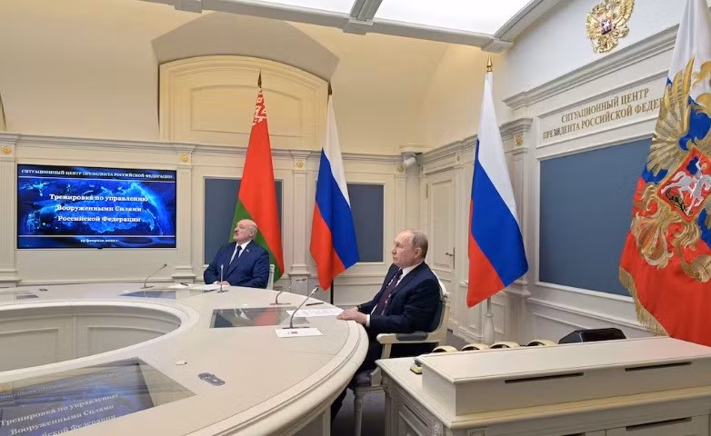 Tổng thống Belarus Alexander Lukashenko và Tổng thống Nga Vladimir Putin.