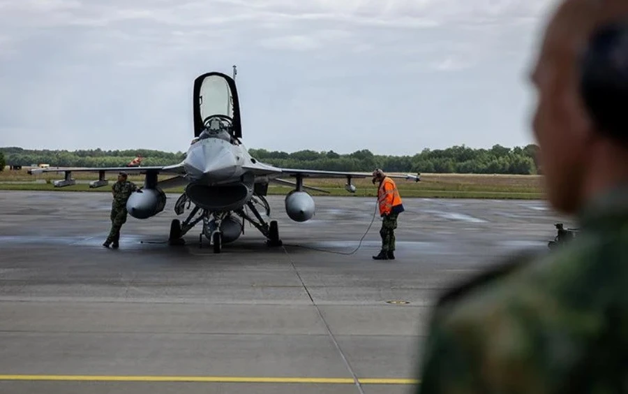Tiêm kích F-16.