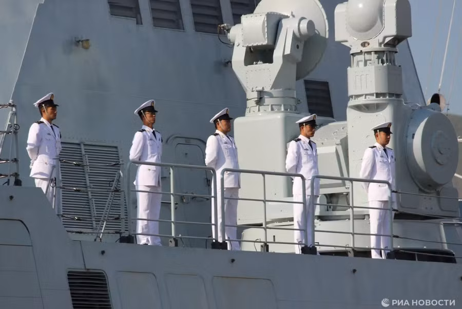 Thủy thủ trên tàu sân bay Phúc Kiến.