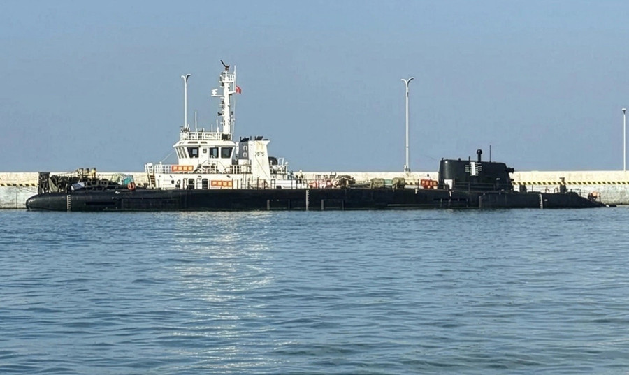 Hình ảnh chiếc tàu 3 thân bí ẩn của Trung Quốc được công bố hôm 3 tháng 12.