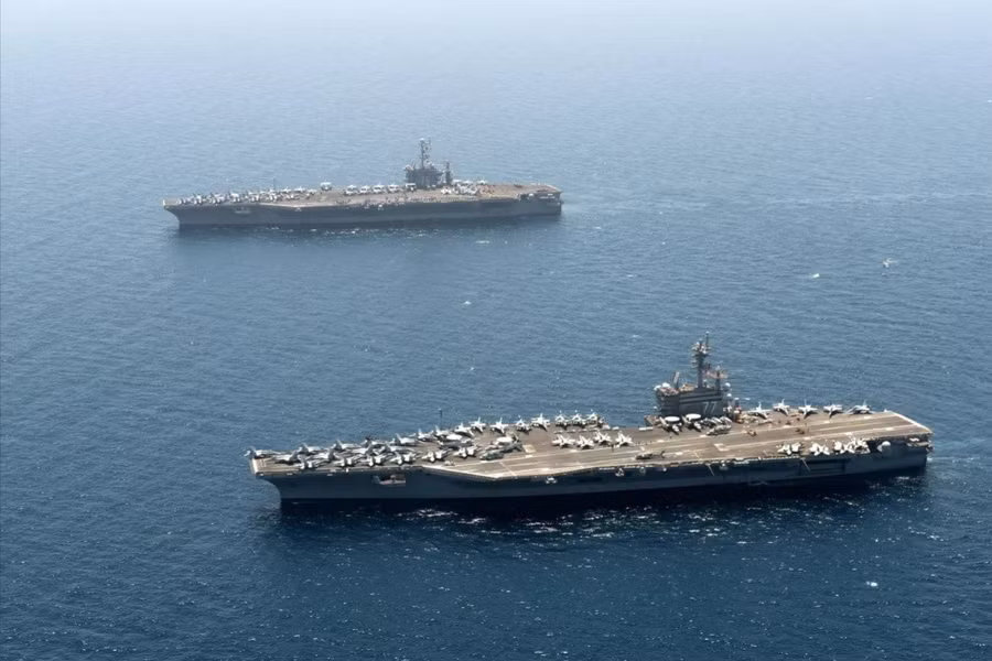 Tàu sân bay USS Harry S. Truman và USS George H.W. Bush của Hải quân Mỹ.