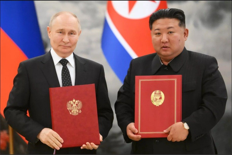 Tổng thống Nga Vladimir Putin và nhà lãnh đạo Triều Tiên Kim Jong Un ký Hiệp ước Đối tác Chiến lược Toàn diện, ngày 19 tháng 6 năm 2024.