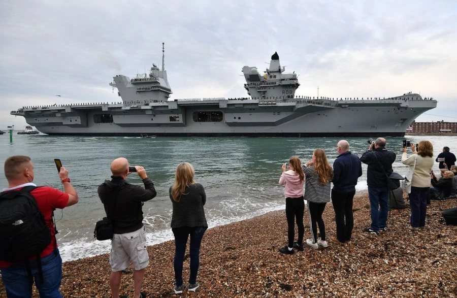 Tàu sân bay HMS Queen Elizabeth.