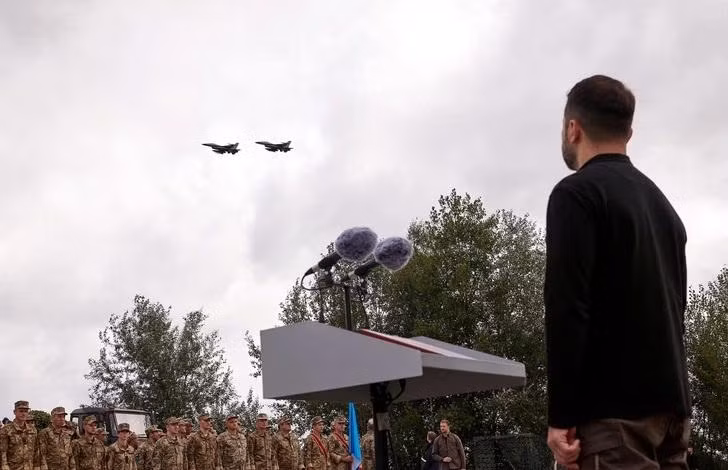 Tiêm kích F-16 trên bầu trời Ukraine.