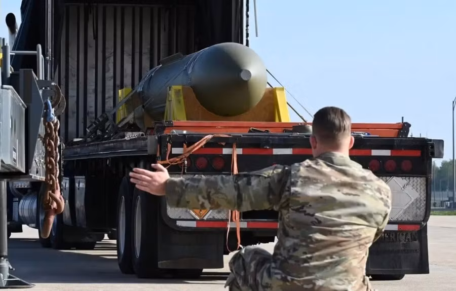 Siêu bom GBU-57/B Mỹ sử dụng để tập kích Iran.