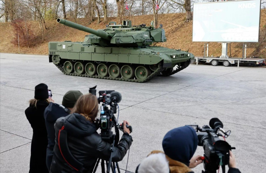 Đức công bố phiên bản Leopard 2A8.