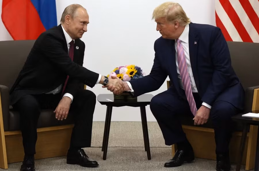 Tổng thống Vladimir Putin và người đồng cấp Mỹ Donald Trump.