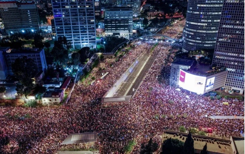 Người biểu tình Israel tập trung tại Tel Aviv.