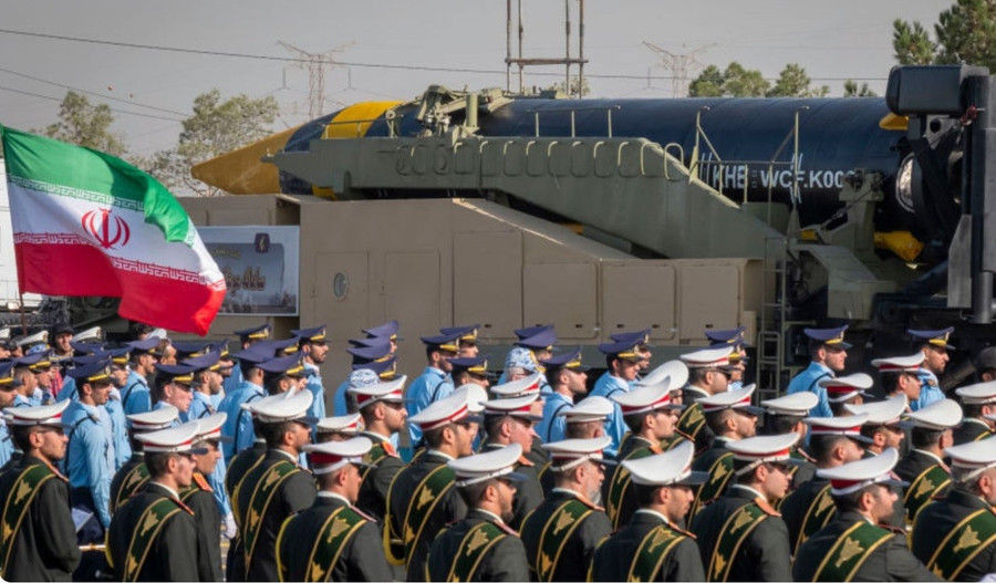 Tên lửa đạn đạo Khorramshahr-4 của Iran.