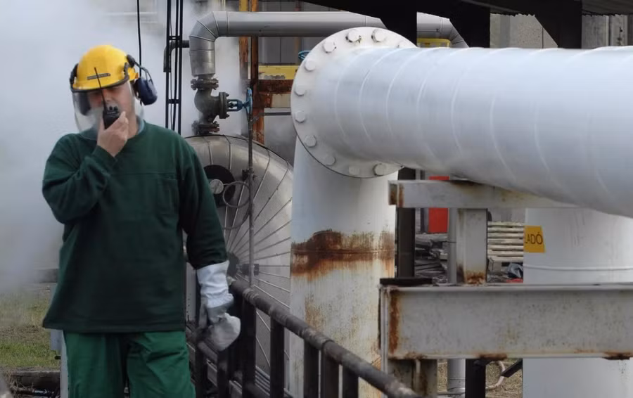 Đường ống dẫn dầu Druzhba ở Szazszalombat, Hungary.