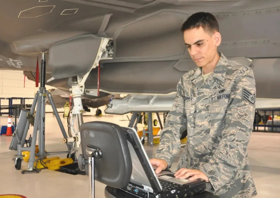 Tiêm kích tàng hình F-35.