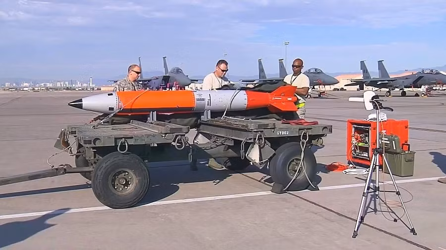 Bom hạt nhân chiến thuật B61-12 của Mỹ.