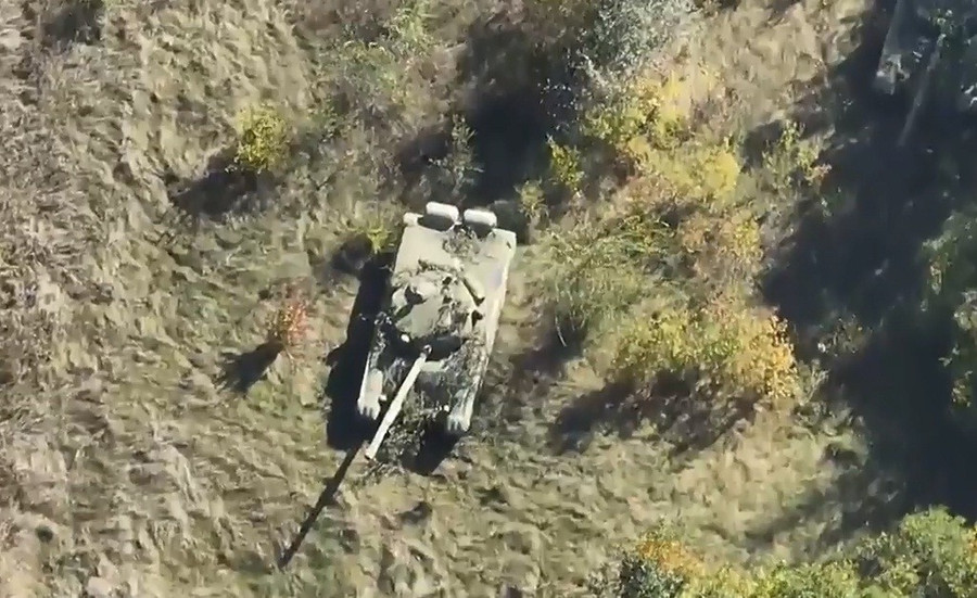 Nga triển khai xe tăng T-72 bơm hơi hồi cuối năm 2023.