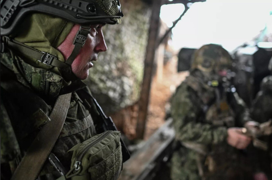 Kíp chiến đấu Nga với lựu pháo Giatsint-B hoạt động gần Kupyansk.