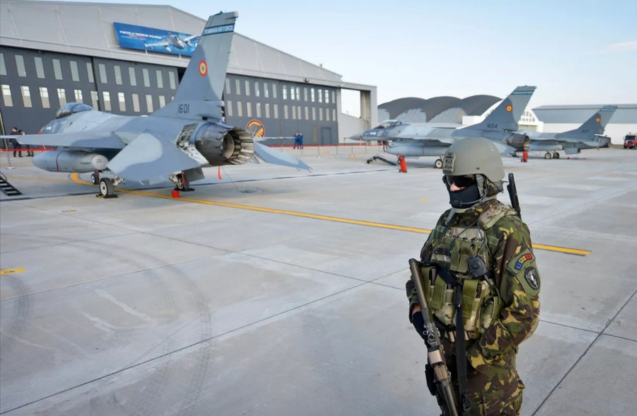 Tiêm kích F-16 của Romania tại Căn cứ Không quân Borcea.