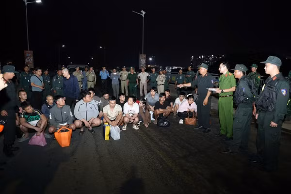 Các đối tượng bị bắt giữ trong đường dây.