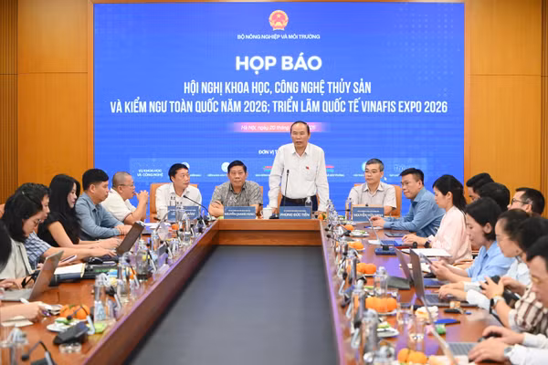 Toàn cảnh buổi họp báo.