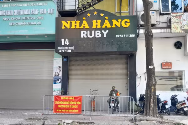 Nhiều quán karaoke phải tạm dừng hoạt động.