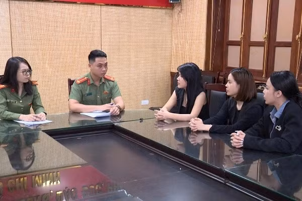 Các đối tượng tại cơ quan điều tra.(Ảnh: CAHN).