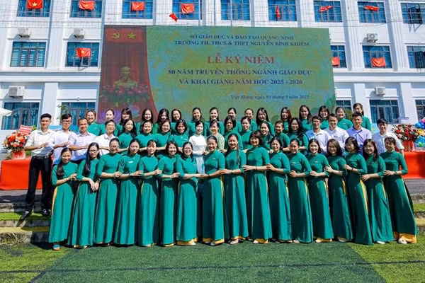 Trường Nguyễn Bỉnh Khiêm tổ chức nhiều hoạt động ý nghĩa chào mừng các sự kiện trọng đại của đất nước.
