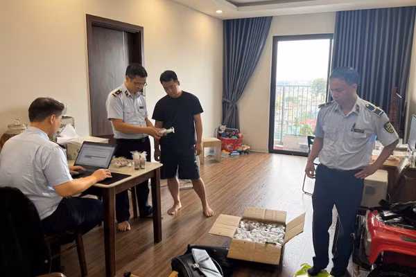 Chi cục QLTT Hà Nội phát hiện số lượng mực in nghi giả mạo thương hiệu. (Ảnh: QLTTHN).