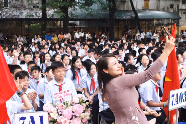 Lễ khai giảng Trường THCS Kim Liên.