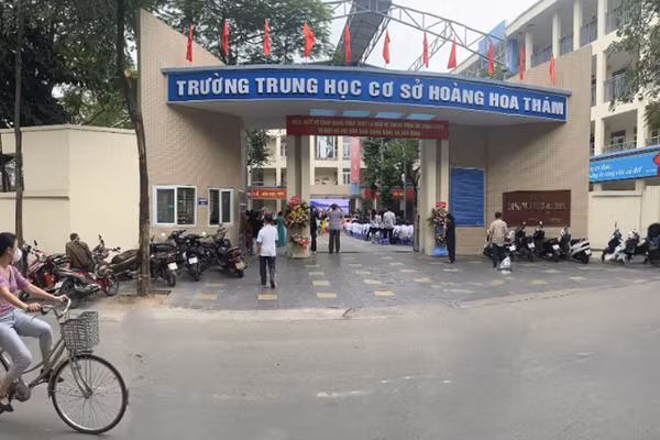 Trường Trung học cơ sở Hoàng Hoa Thám