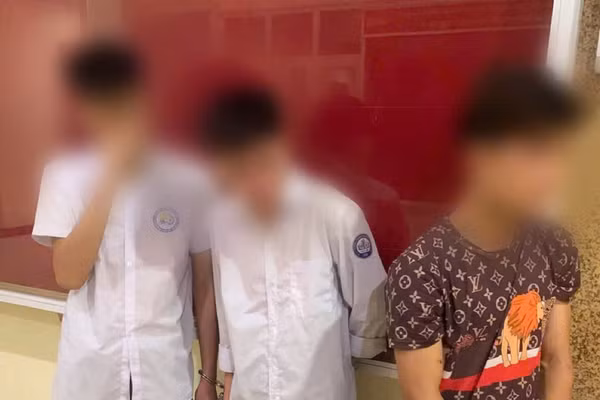 Nhóm đối tượng tại cơ quan công an (Ảnh: CAHN).