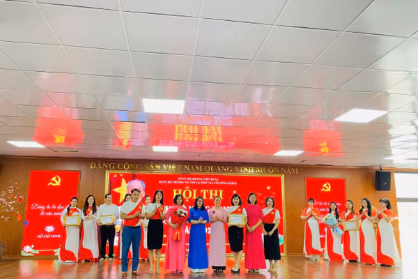 Hội thi Học tập và làm theo lời Bác Trường Nguyễn Bỉnh Khiêm.