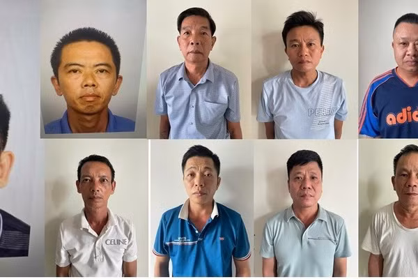Nhóm đối tượng đánh bạc. Ảnh CABN.
