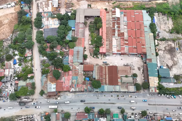 Chợ vật liệu xây dựng Đại Mỗ.