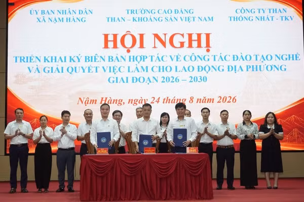 Ký biên bản hợp tác đào tạo nghề.