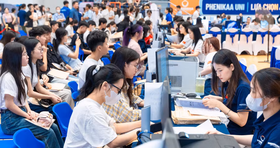 Quang cảnh buổi nhập học của ĐH Phenikaa.