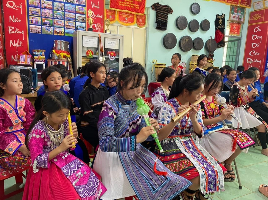 Trang phục truyền thống luôn được nhà trường chú trọng và lưu ý học sinh mặc. anh-2.jpg