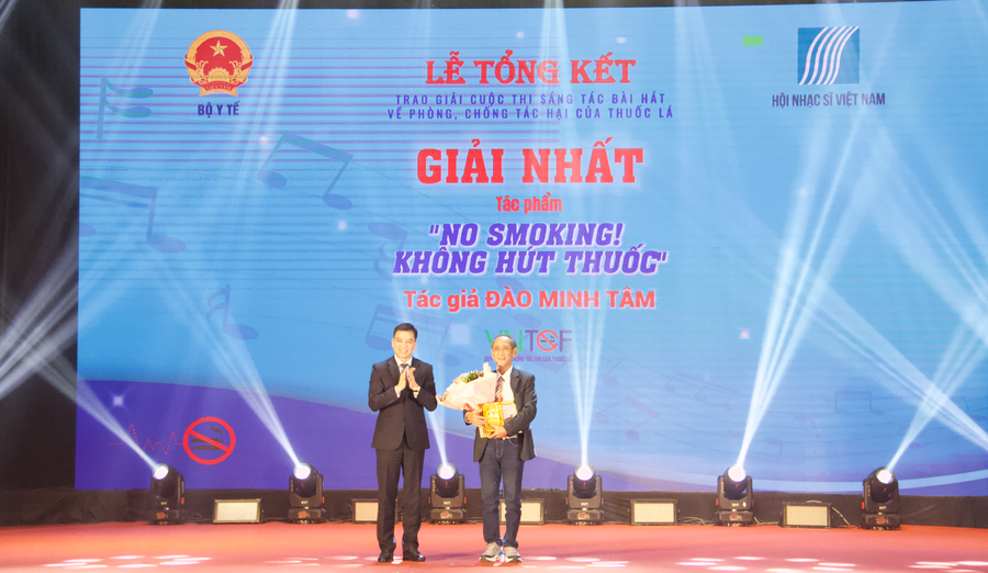 Giải Nhất thuộc về ca khúc “No smoking! Không hút thuốc!”.