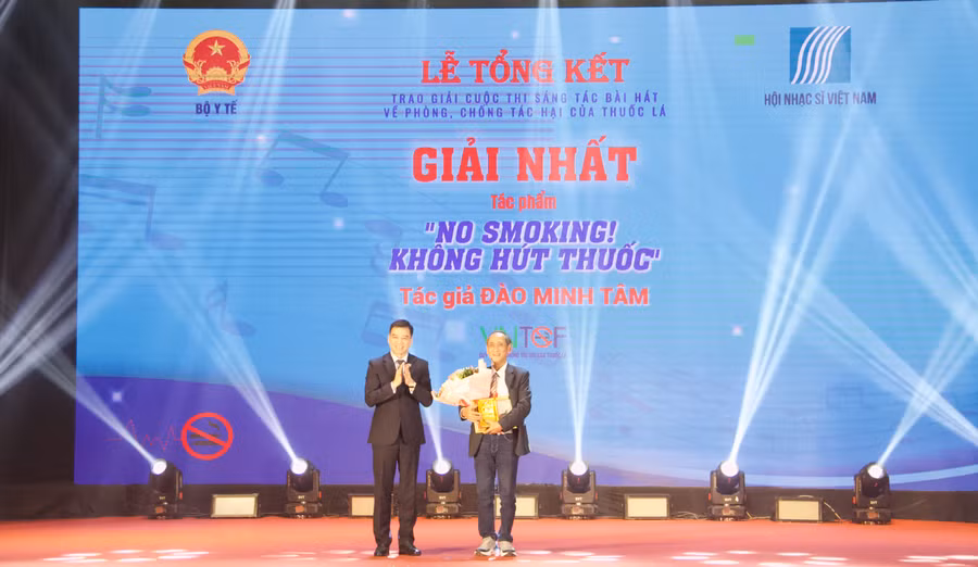 Giải Nhất thuộc về ca khúc “No smoking! Không hút thuốc!”.