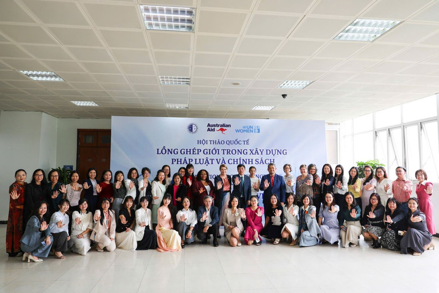 Các đại biểu tham dự hội thảo.