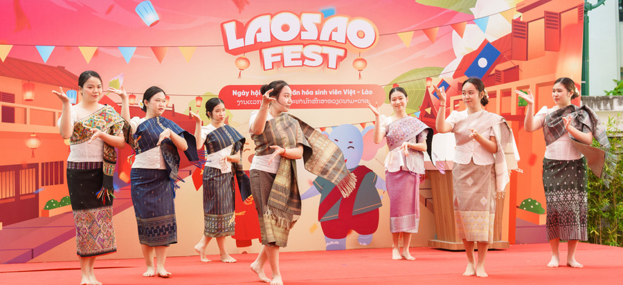 Các tiết mục văn nghệ.