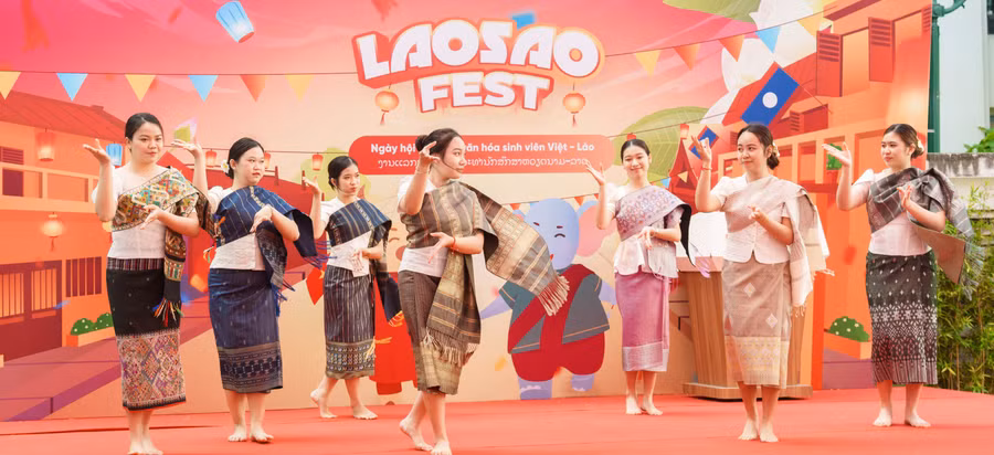 Các tiết mục văn nghệ.