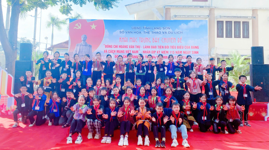 Học sinh Trường Phổ thông Dân tộc Nội trú THCS và THPT Cao Lộc (Kỳ Lừa, tỉnh Lạng Sơn), dan-toc-2.jpg