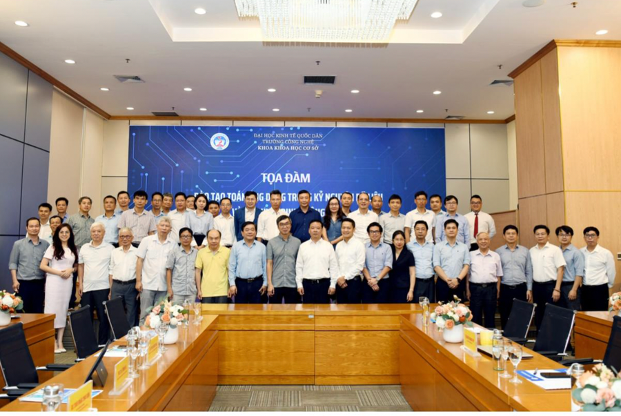 Tọa đàm “Đào tạo Toán ứng dụng trong kỷ nguyên dữ liệu và ra quyết định thông minh” quy tụ nhiều chuyên gia uy tín trong lĩnh vực Toán ứng dụng.