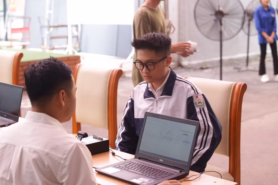 Thí sinh tham dự kỳ thi V-SAT của Học viện Ngân hàng năm 2024. Ảnh NTCC.