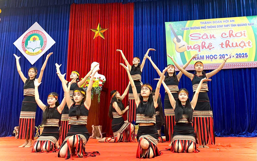 Tạo sân chơi nghệ thuật cho học trò. doan-1.jpg