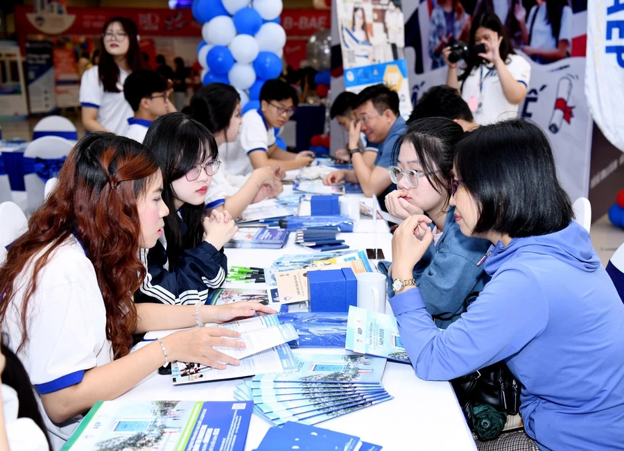 3.500 học sinh, phụ huynh tham dự NEU Open Day 2025