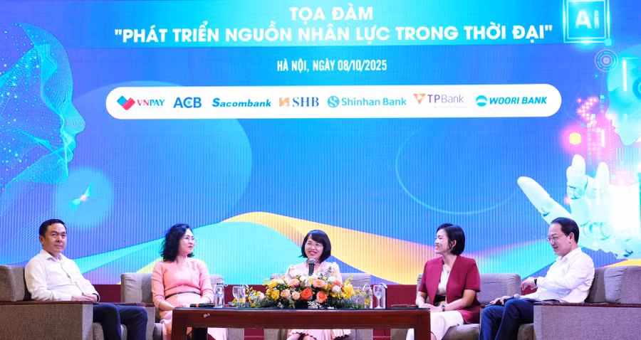 Quang cảnh buổi toạ đàm.