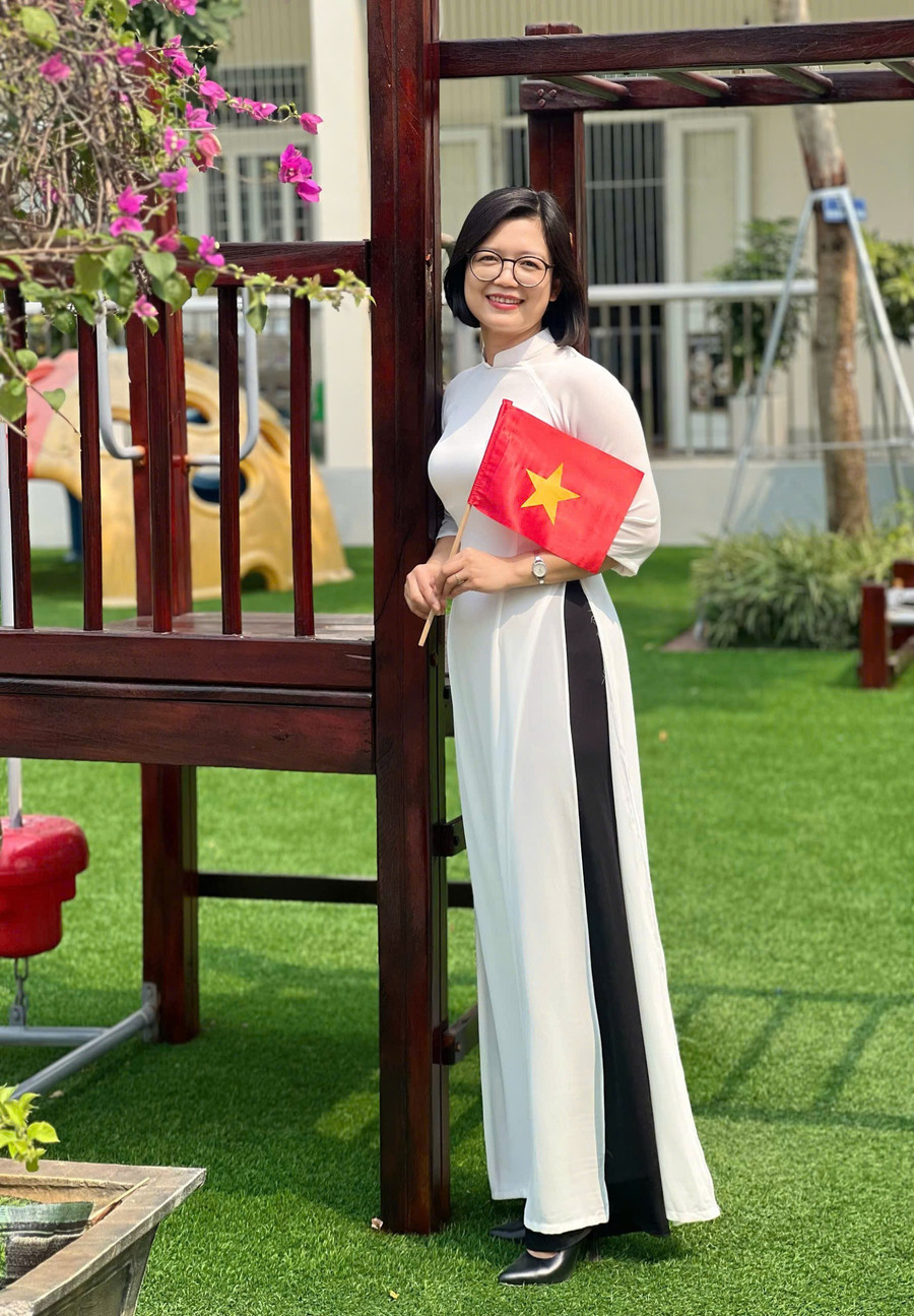Chân dung cô Hồng Nhung. hanh-5.jpg