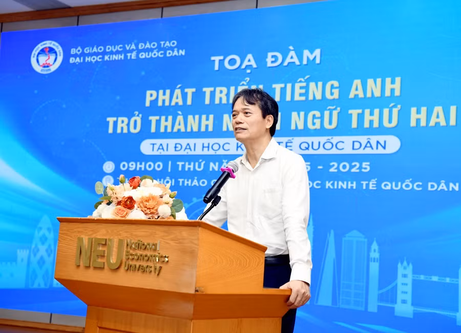 GS.TS Phạm Hồng Chương - Giám đốc Đại học Kinh tế Quốc phát biểu.