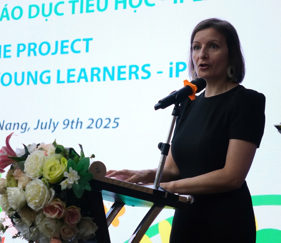 Bà Karolina Rutkowska, Giám đốc Chương trình Quốc gia, tổ chức VVOB tại Việt Nam phát biểu tại Hội thảo. hanh-2.jpg